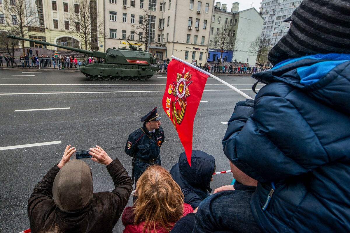 Переворот военного движения 4. Москва в движении. Московские войска. Москва без москвичей. Военнослужащий в движении.