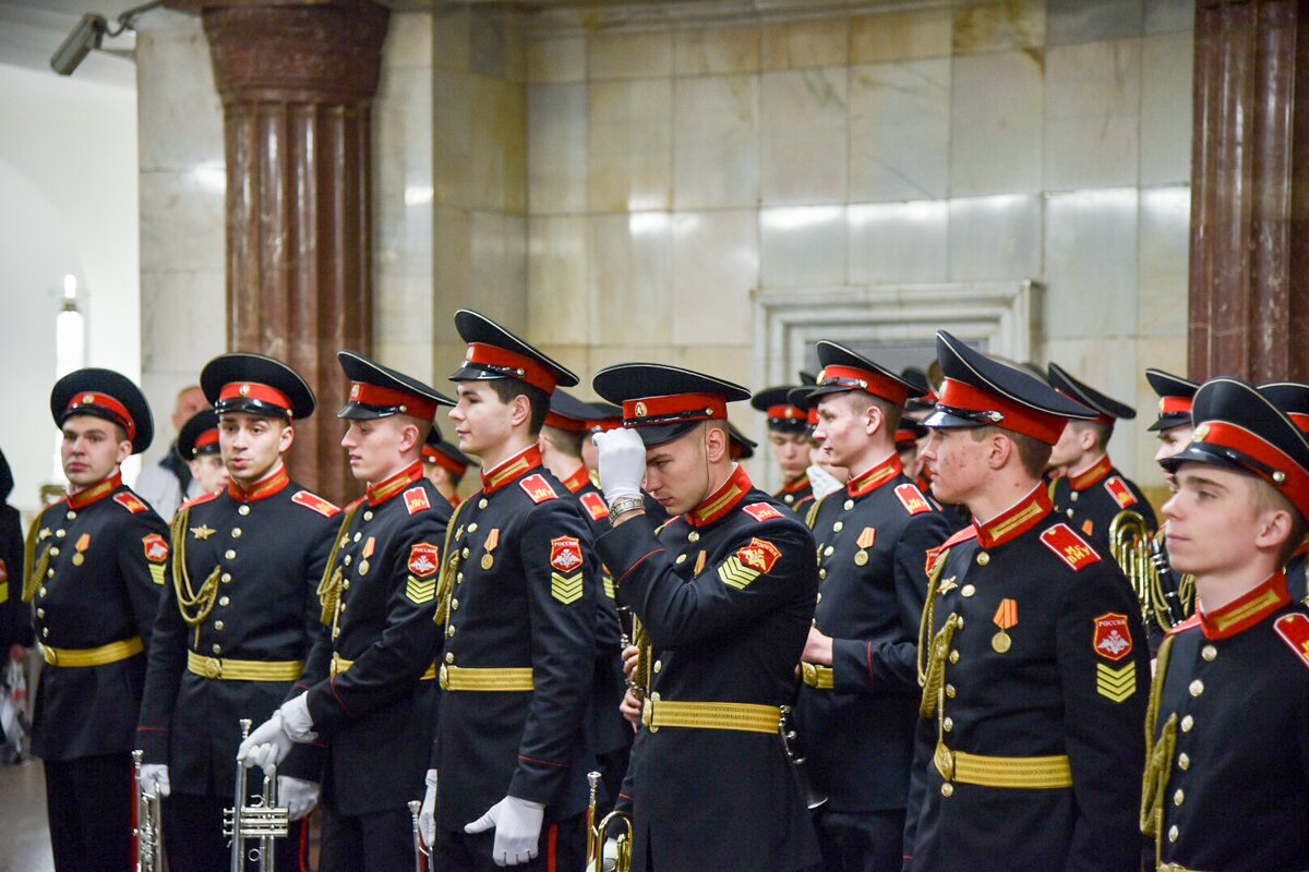 Училища москвы. Московское Суворовское военное училище. Суворовское училище в Москве. Военное Московское высшее Суворовское училище. Московское военное Суворовское училище форма.