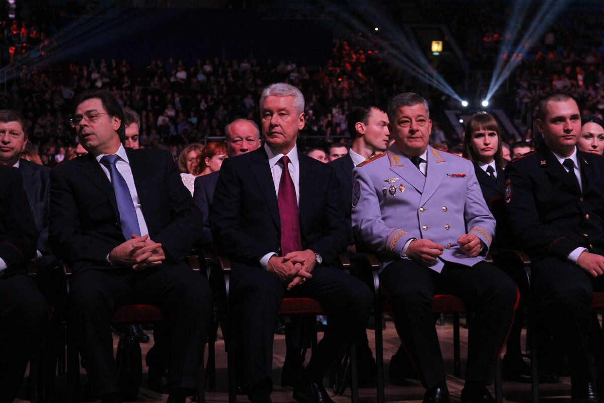 Полиция концерт. Праздничный концерт ко Дню милиции. День полиции концерт. Концерт к Дню полиции в Кремле 2020. Милиция на концерте.