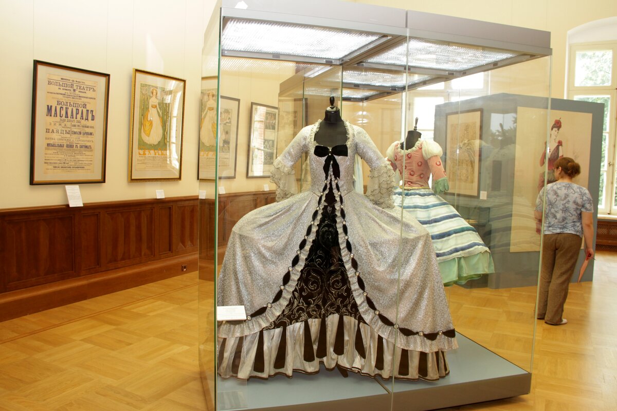 Выставка платья