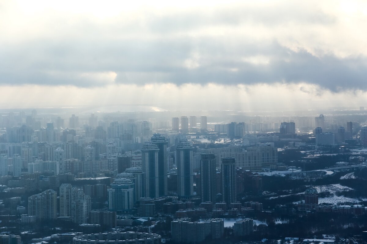 Небо москва. Москва небо. Облака Москва. Московское небо с высоты. Небо Москвы облачно.