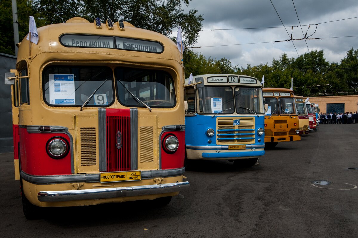 Автобус прошел первые. Легендарные автобусы.