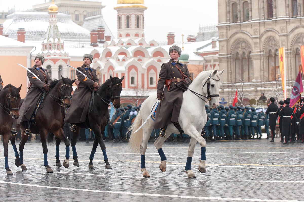 Парад на красной площади. Кавалерия на красной площади. Конница на красной площади парад Победы. Кавалеристы на параде Победы.