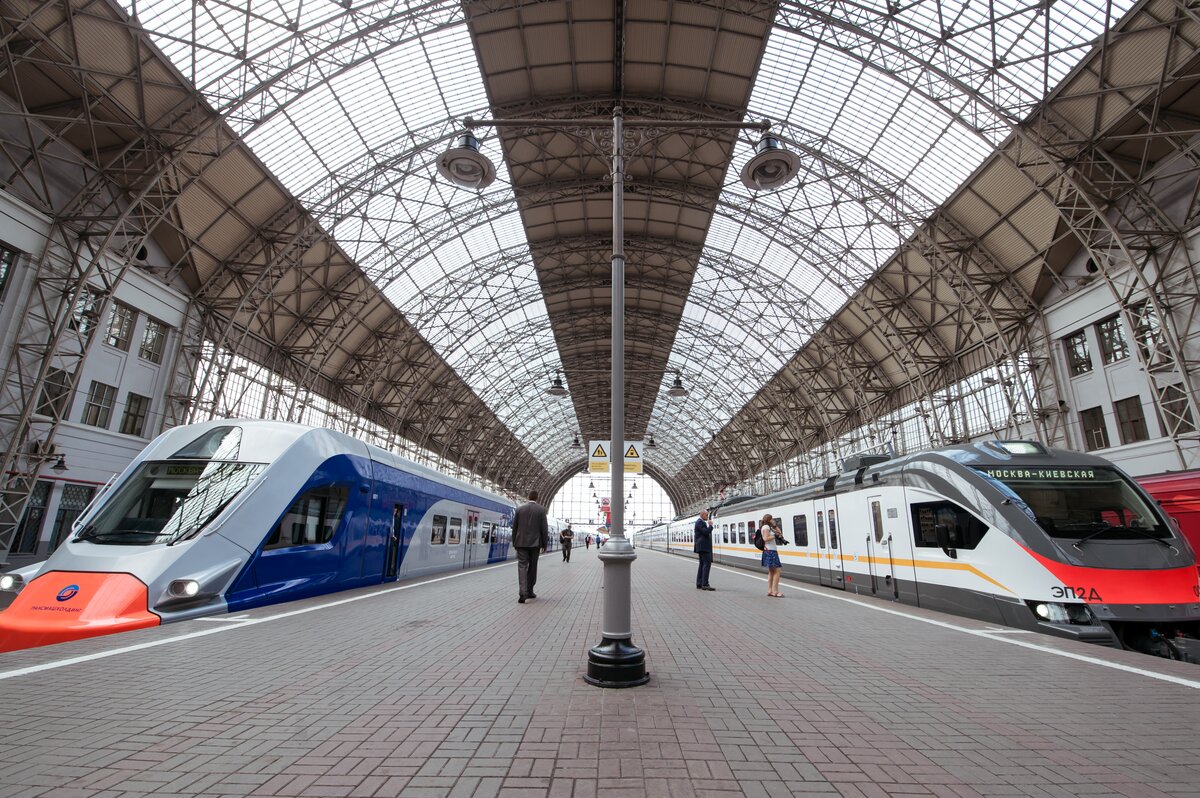 Москва киевская направления. Наземные электрички в Москве. Двухэтажные электрички в Подмосковье. Киевская пригородные поезда. Двухэтажная электричка в Москве и Подмосковье.