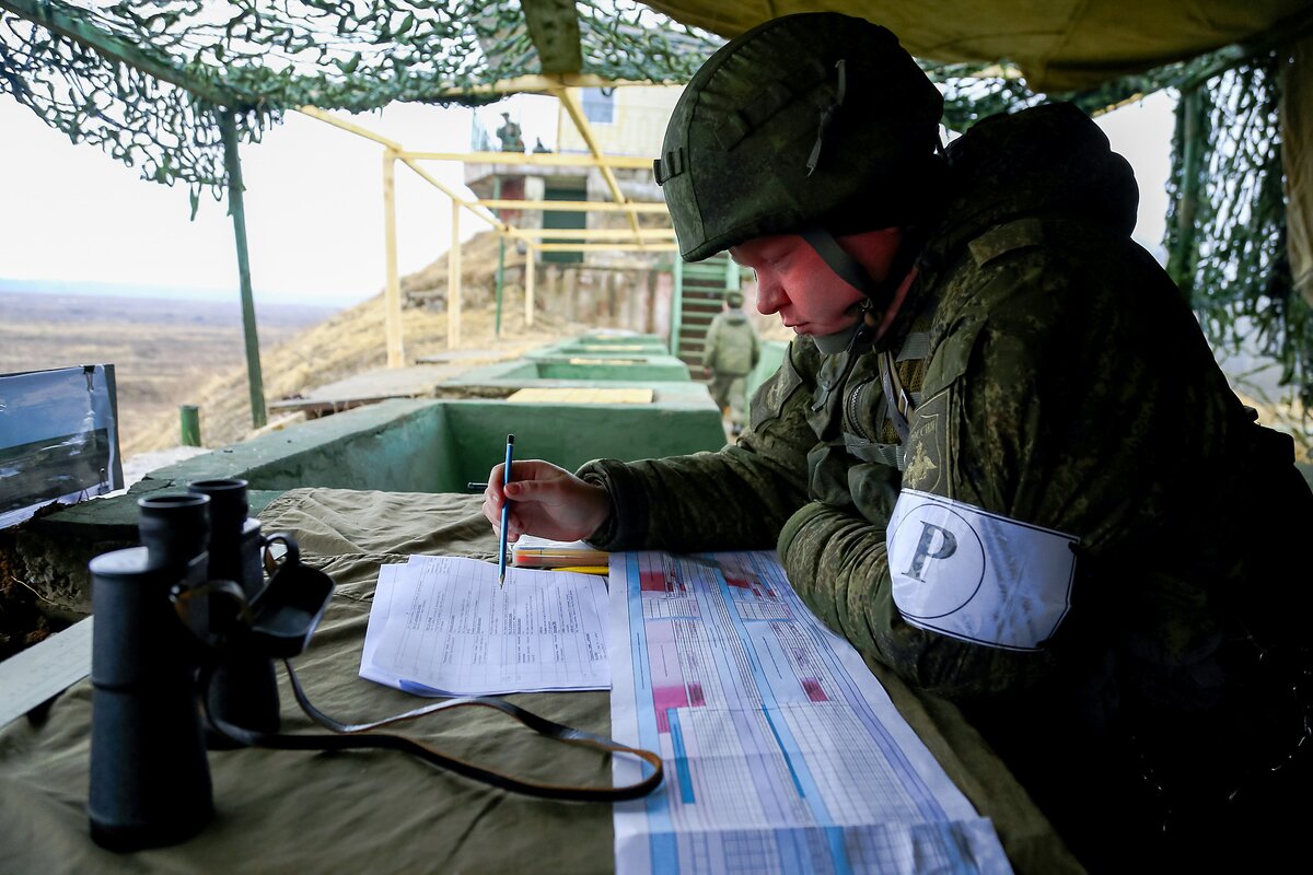 Полигон 15 октября. Военным выдали мобильные телефоны.