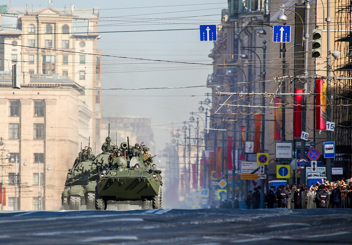 Victory moscow. Парад военной техники в Москве Звенигородское шоссе. Садово Кудринская площадь парад 9 мая. Военная техника Звенигородское шоссе парад. Большой садовой улица Москва 9 мая.