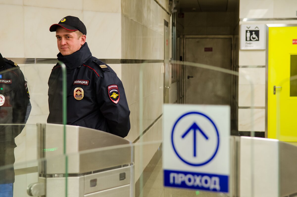 Безопасность в москве. Служба безопасности Московского метрополитена. Служба транспортной безопасности Московский метрополитен. Форма службы безопасности Московского метрополитена. Форма охраны метрополитена.