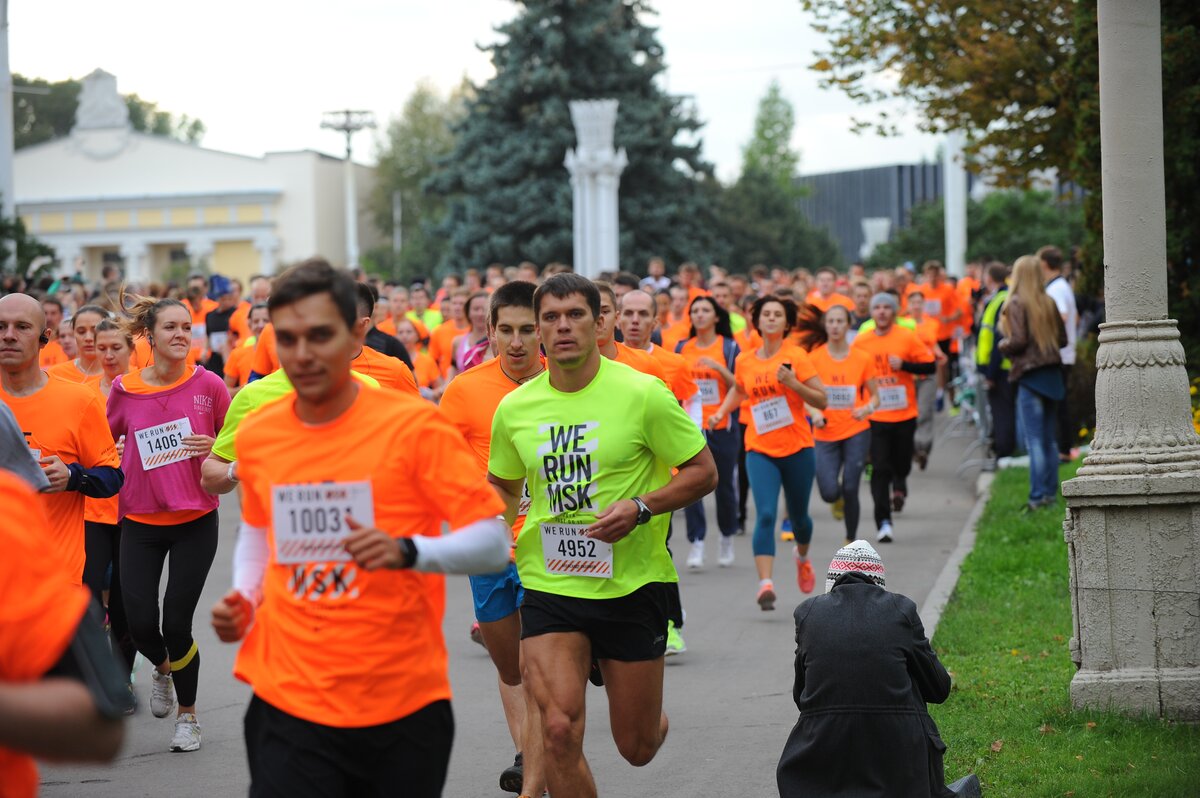 Run moscow. Nike Run Moscow 2014. Nike Moscow Run 2013. Nike we Run Moscow. We Run Moscow 2014 футболка.