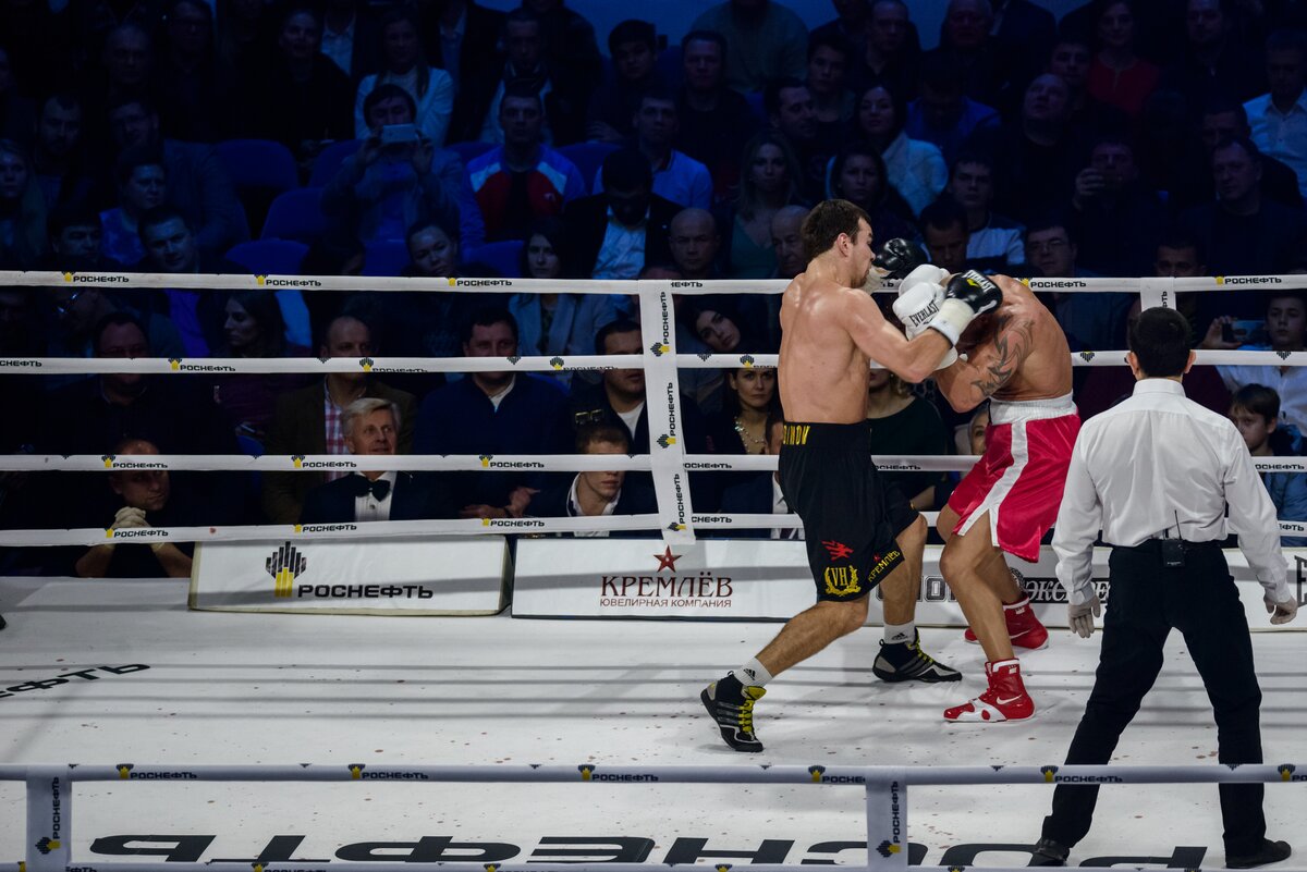 Бой три. Бой бокс легенды. Бой бокс сегодня. Джамиль Heering бои Box. Сабуров Мирхаким бокс бои.