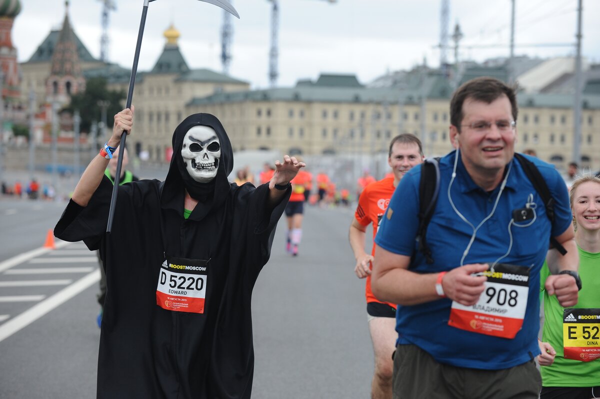 Московский прошедший. Марафон белые ночи. Питерский марафон. Забег белые ночи. Марафон белые ночи Балтика.