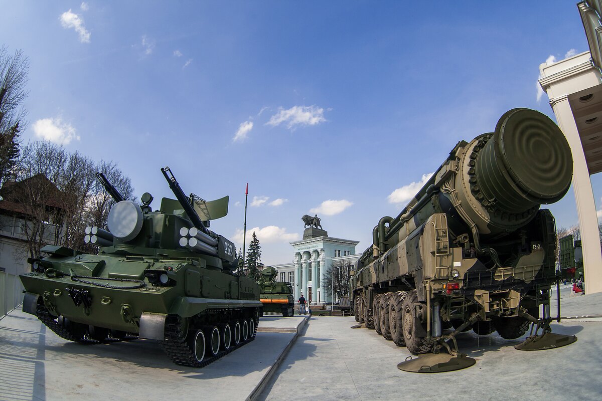 Выставка техники в москве. Военная техника на ВДНХ 2019. Музей военной техники ВДНХ. ВДНХ выставка техники. Экспозиция военной техники на ВДНХ.