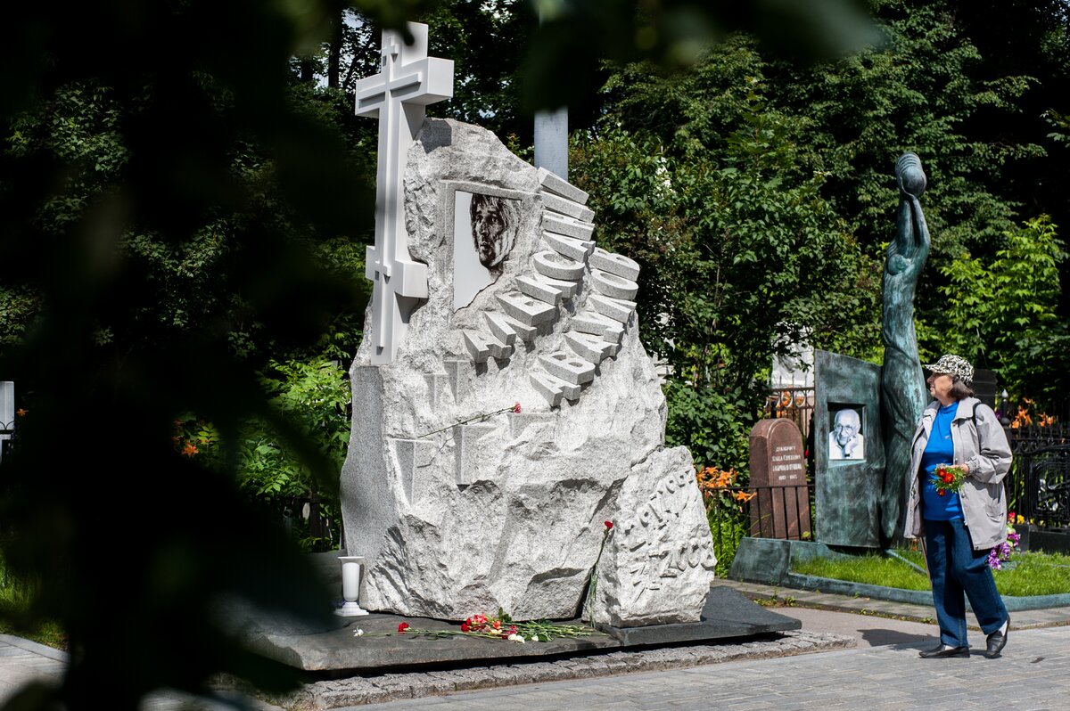 Абдулов памятник Ваганьковское могила