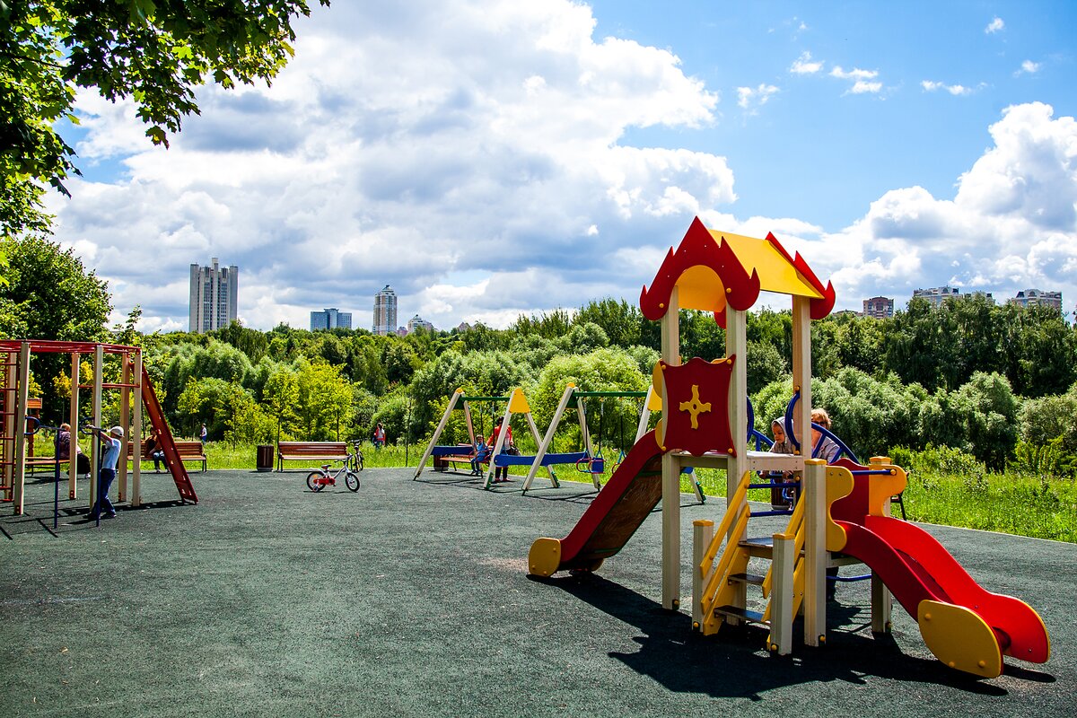 Тау парк фото. Парк 50 летия октября детские площадки. Парк Раменки. Парк 50-летия октября Москва Раменки. Парк 50 летия октября Коломна.