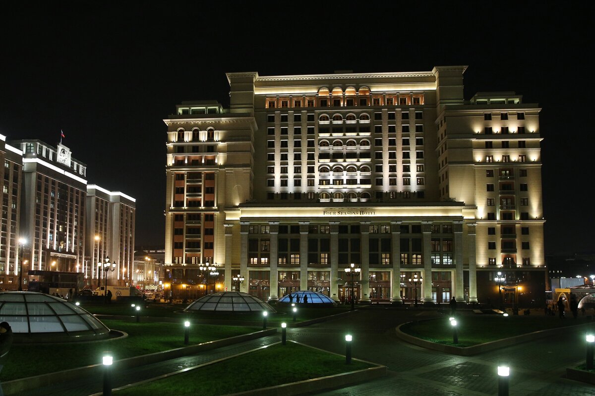 Гостиница москва в москве. Four Seasons Москва Охотный ряд. Four Seasons Москва здание. Гостиница Москва Охотный ряд 2. Гостиница Москва 1935 год.