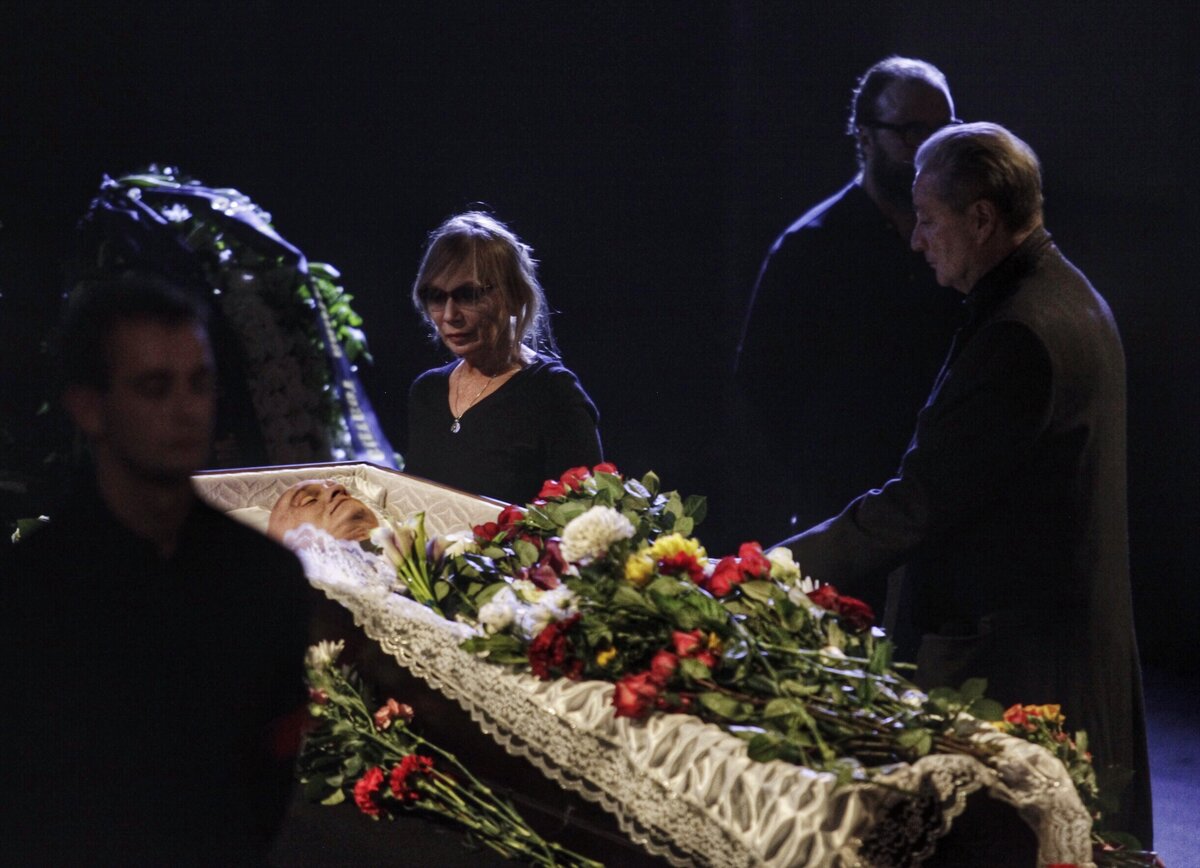 Александра завьялова причина смерти похороны фото