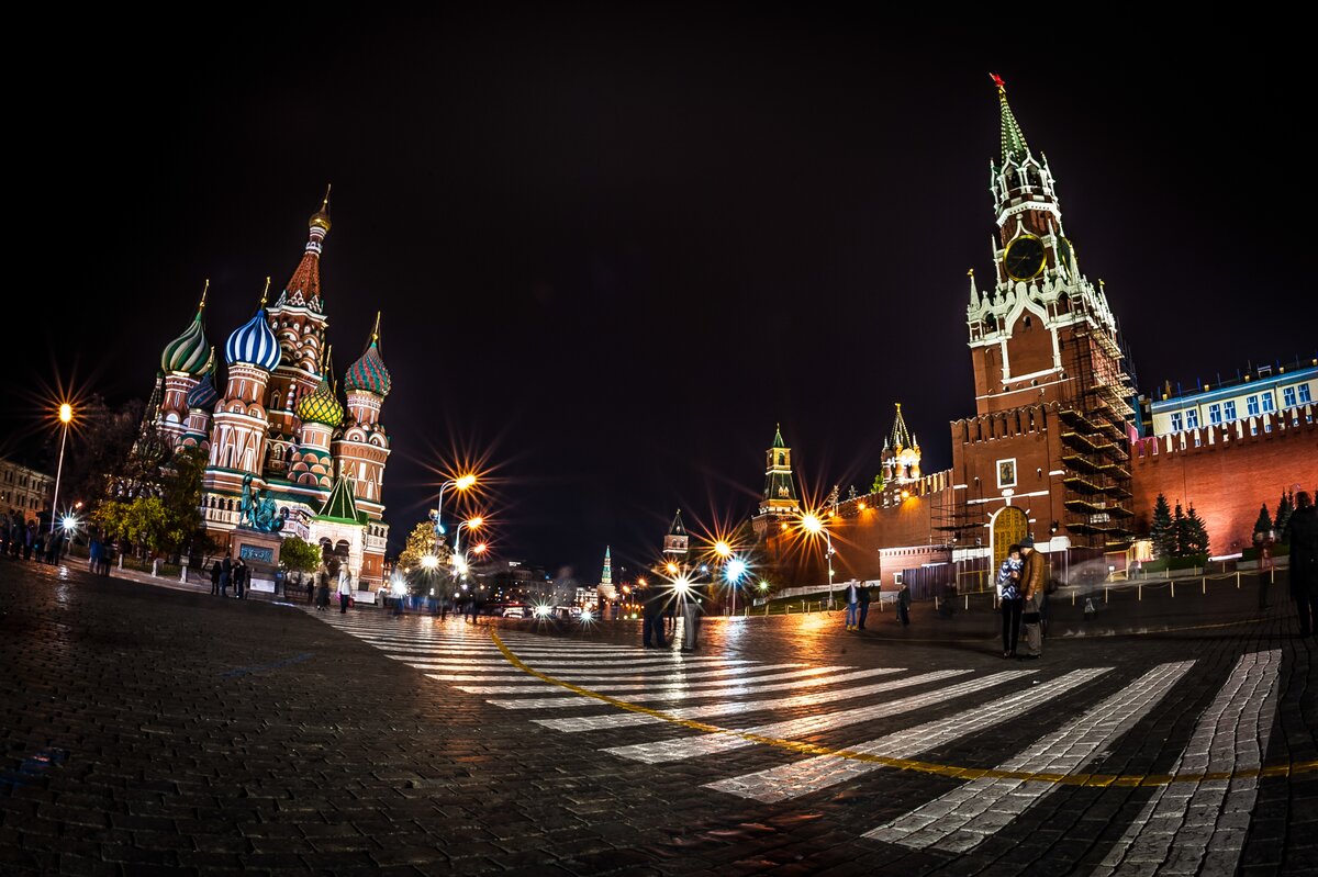 Фотки москвы с телефона. Ночная красная площадь в Москве. Красная площадь ночью. Красная площадь Москва вечером. Площадь ночью.