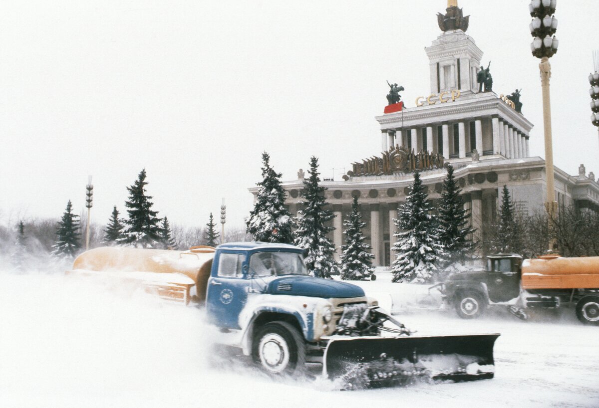 Как убирали снег в Москве с начала 1980-х годов – Москва 24, 03.02.2015