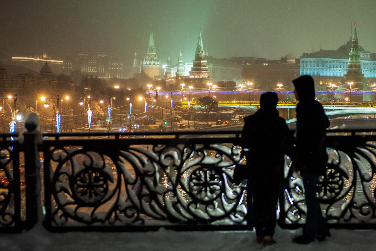 Выходные в москве зимой. Холодная ночь в Москве. Москва холод ночь. Москва ночь Весна. Москва ночь холодно.