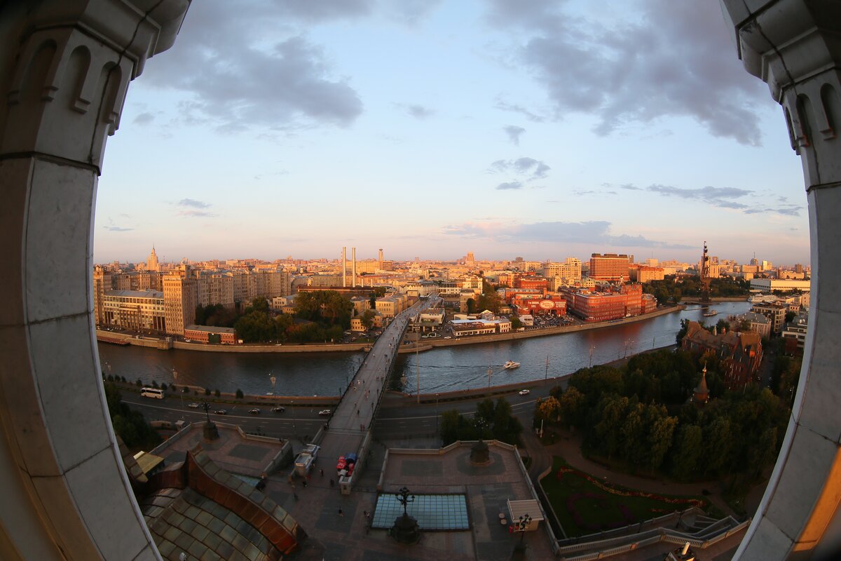 Какое сегодня атмосферное в москве. Атмосфера Москва. Дом в воздухе Москва. Русский воздух Москва. Родина атмосферы, Москва.