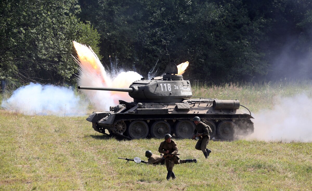 Видео с поле боя. Фестиваль на военную тему. Фестиваль на военную тему сцена.