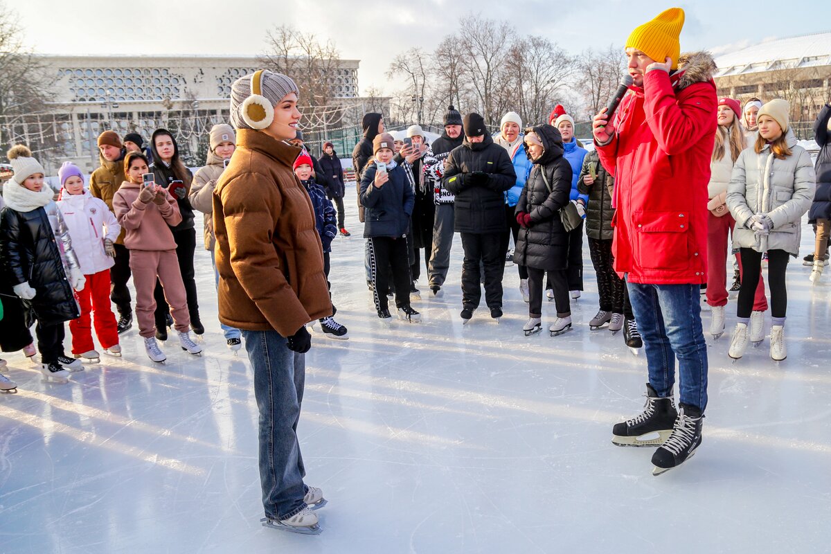 Лужники открытие. Каток Мечтатели в Лужниках. Каток Мечтатели Воробьевы горы. Площадь катка в Мечтатели Лужниках. Мечтатели каток фото в Лужниках фото.