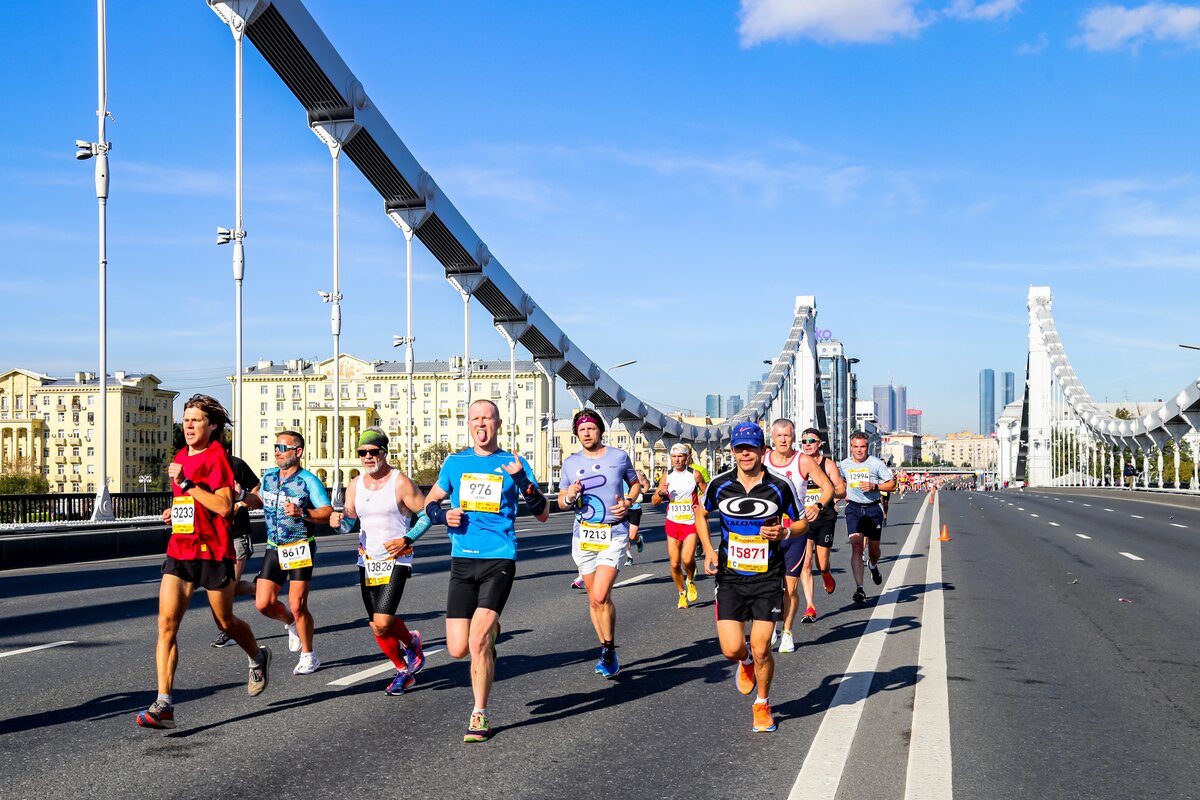 Московский полумарафон фото. Московский марафон 2023. Московский марафон. Московский марафон 2023 картинки. Количество бегунов в России.