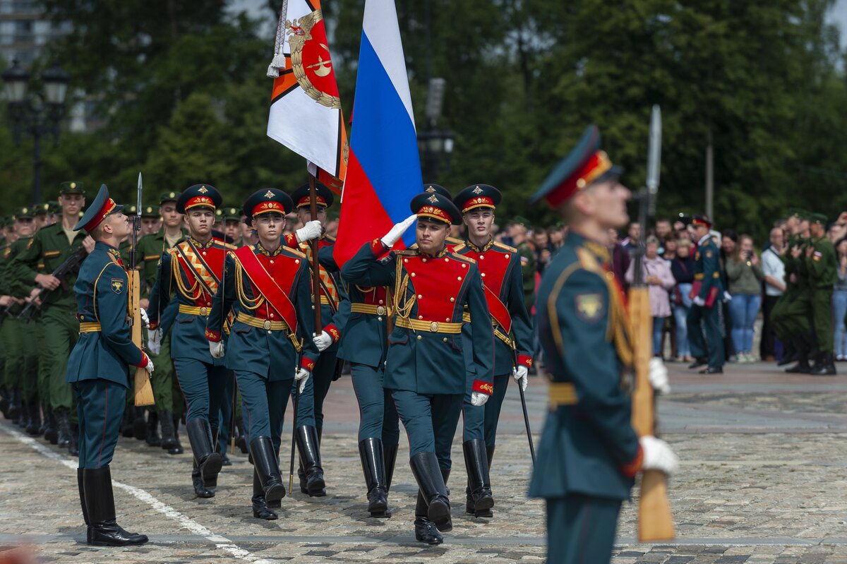 Семеновский округ петербург. Семёновский полк в Москве. Семеновский полк Поклонная гора. Семёновский полк присяга на Поклонной горе. 61 Караул Семеновский полк.