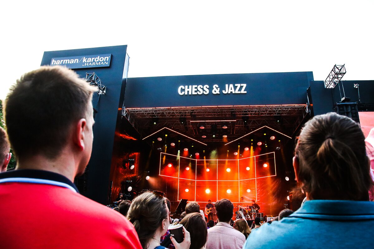 Фестиваль джаза в москве 2024. Сад Эрмитаж Chess and Jazz. Фестиваль Chess & Jazz. Джаз в саду Эрмитаж 2022. Джаз на открытых площадках Москвы.