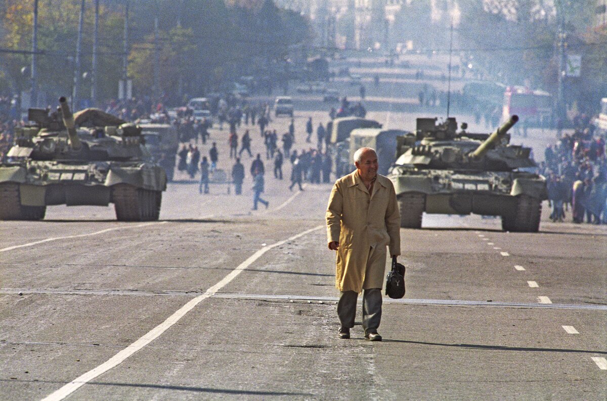 Фото белого дома в москве октябрь 1993