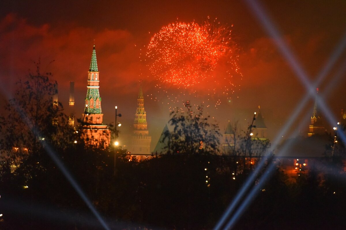 Салют над москвой фото