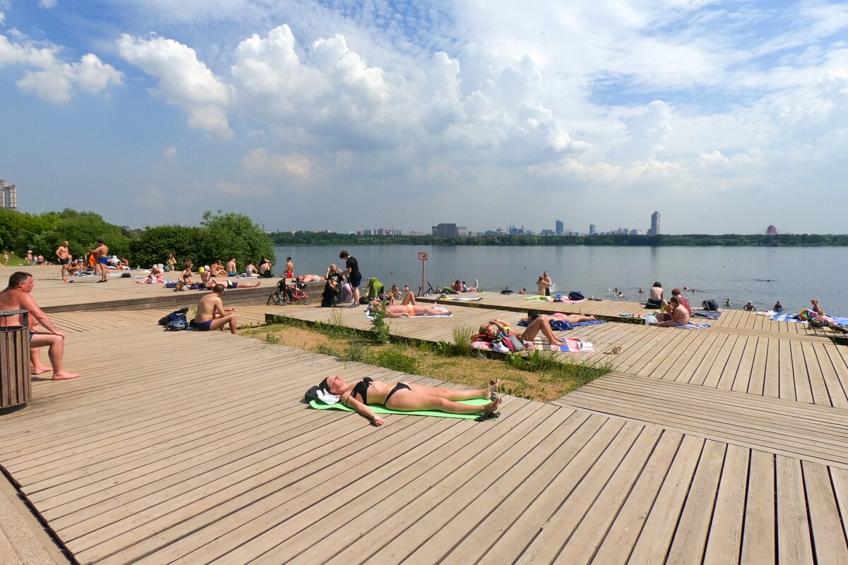 Места отдыха в мо. Пляж Строгино (Строгинский пляж). Строгино Затон пляж. Пляж Строгино 2018. Строгино парк пляж.