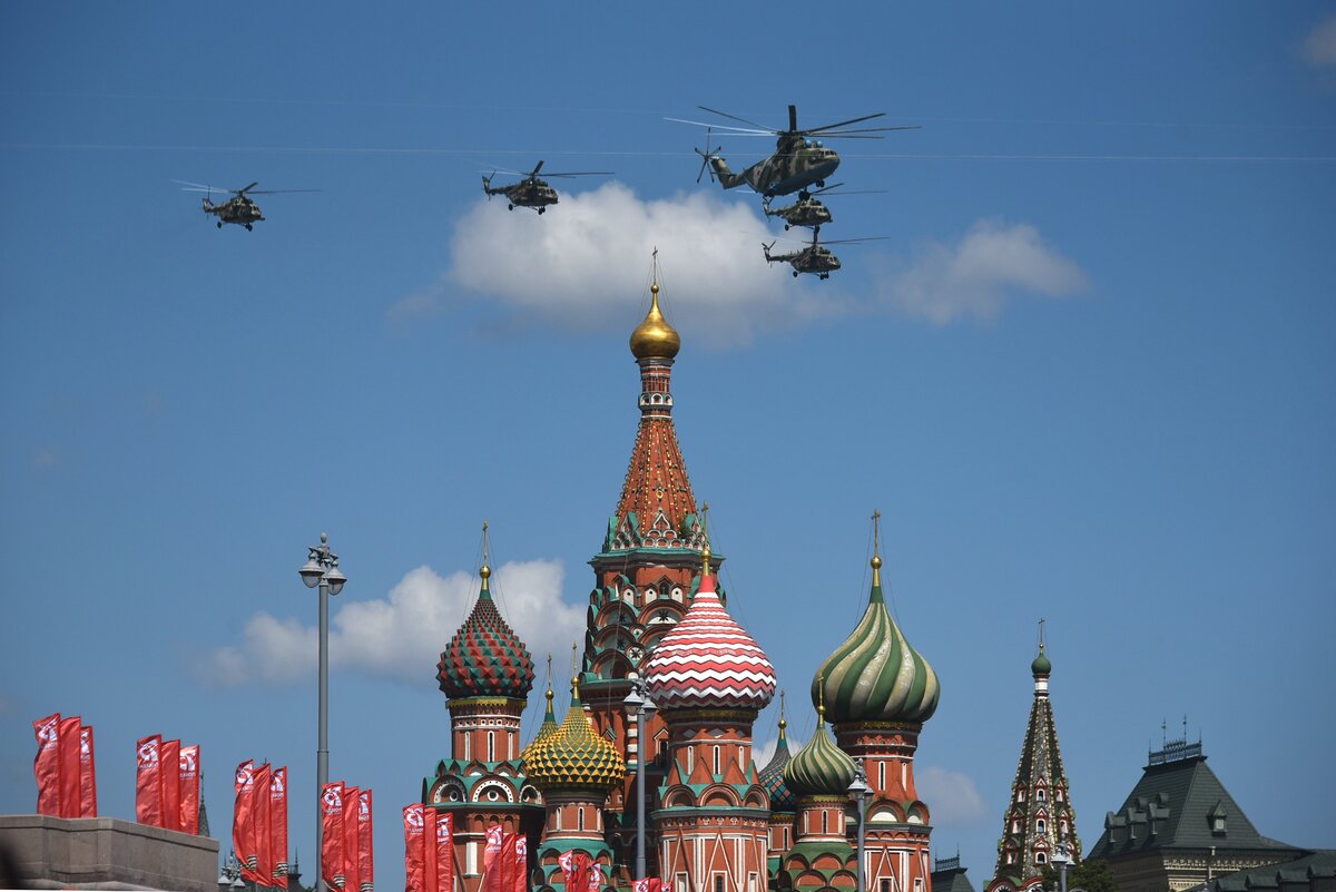 Лет победы в москве. Воздушный парад 9 мая 2021. Авиационный парад в Москве. Воздушный парад 2020 года в Москве. Парад Победы с воздуха.