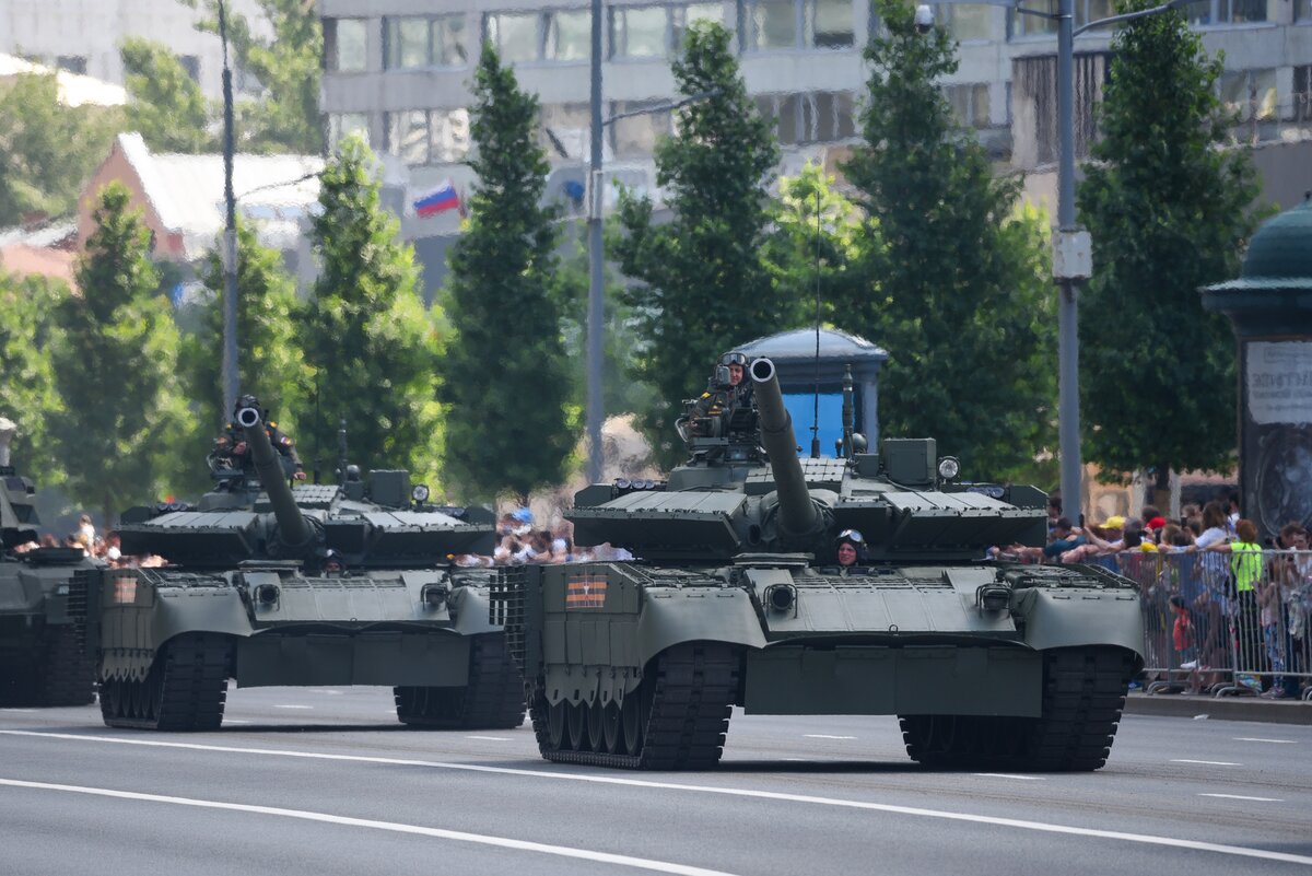 Москва 28 ноября. Колонна военной техники. Колонна военной техники в Москве. Военная техника в Москве 2020. Танки России 2022 колонна.