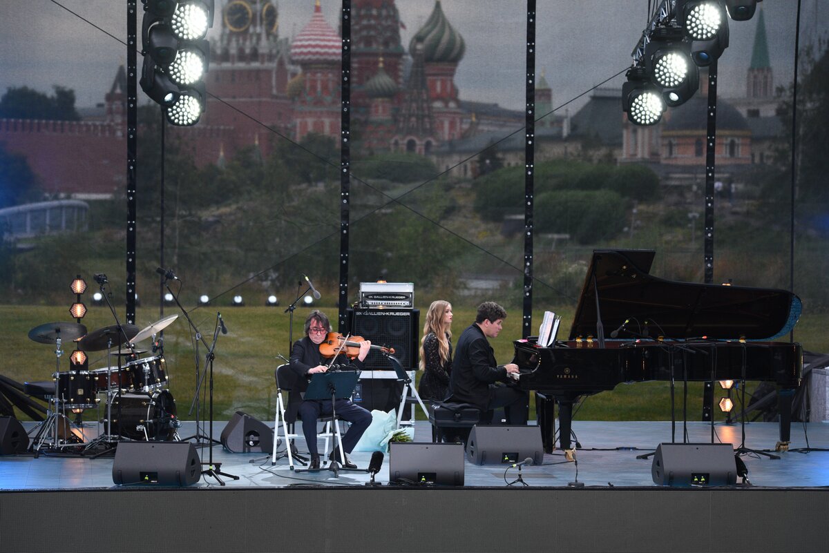 Концерт мацуева в москве. Парк Зарядье концерт. Мацуев в Зарядье 2022. Концерт Мацуева в Москве 2022. Концерт Мацуева в Зарядье.