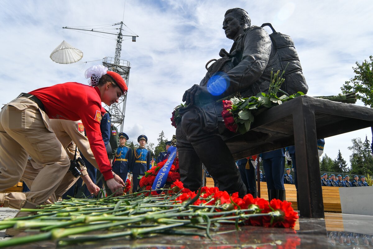 Аллея дяди Васи в парке Патриот