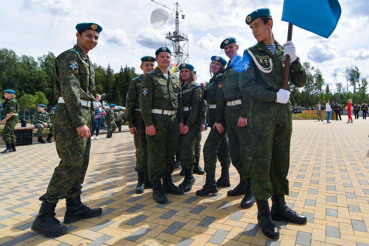 Аллея дяди Васи в парке Патриот