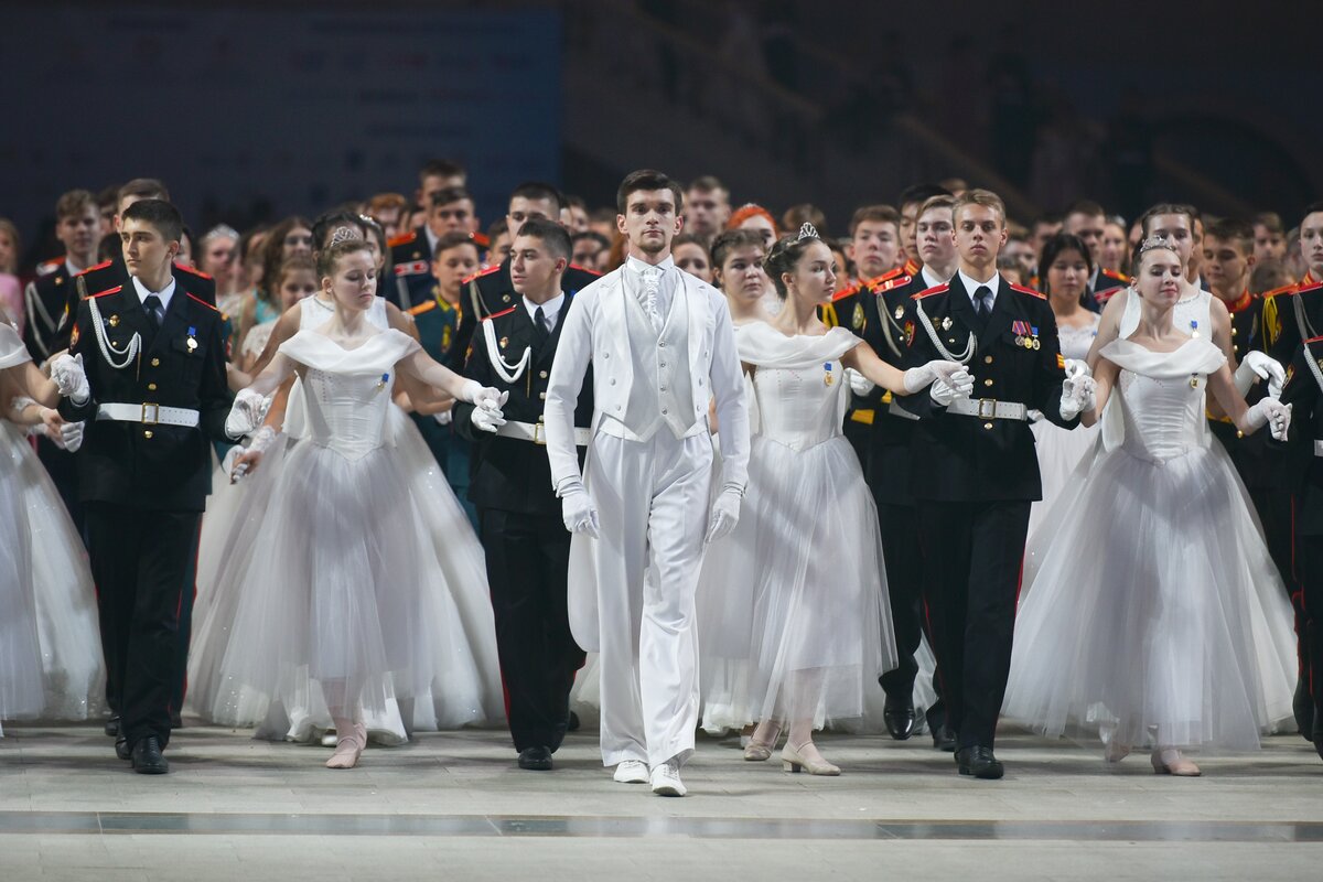 Благотворительный балл. Международный кадетский бал 2019. Кадетский бал 2022 Москва. Кадетский бал в Москве 2019г. Международный благотворительный кадетский бал 2022.