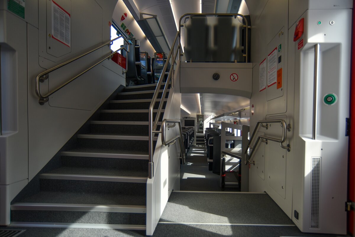 Двухэтажный поезд фото купе второго этажа