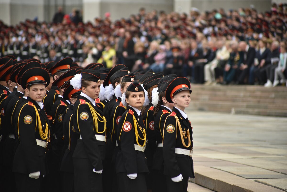 Не прервется поколение. Кадетский парад в Москве. Кадетское образование в Москве. Парад кадетов в колготках. Парад кадетов требования.