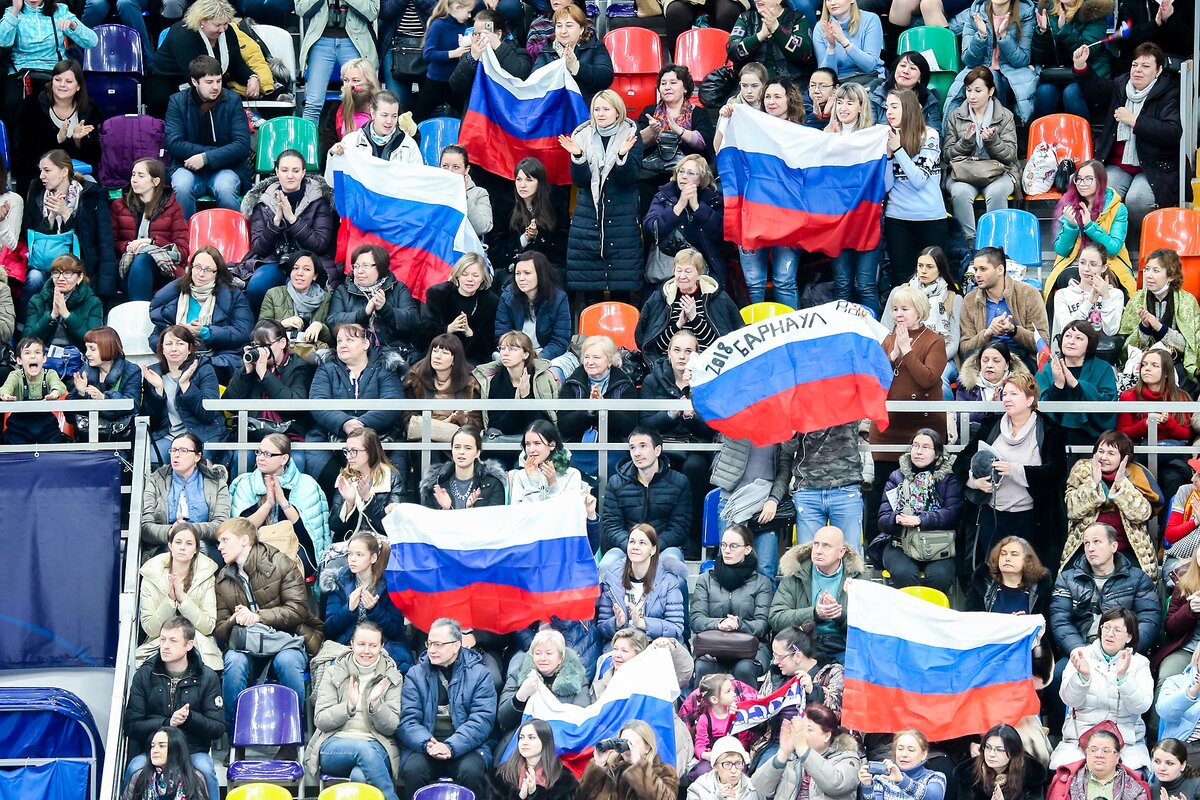 Перед чемпионатом. Список фанатов. Россия флаги фанаты. Болельщик 2018 черный. Фирма изображены два борца фанатская.