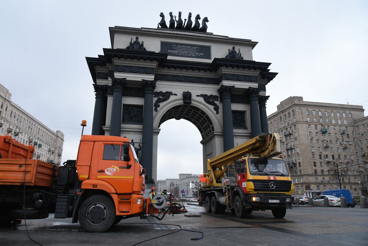 Засияла чистотой. Как мыли Триумфальную арку в столице – Москва 24,  09.11.2018