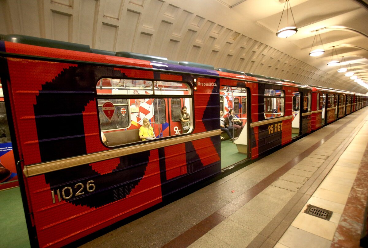 Метро в ином цвете: тематические поезда ушедшего 2018 года – Москва 24,  01.01.2019