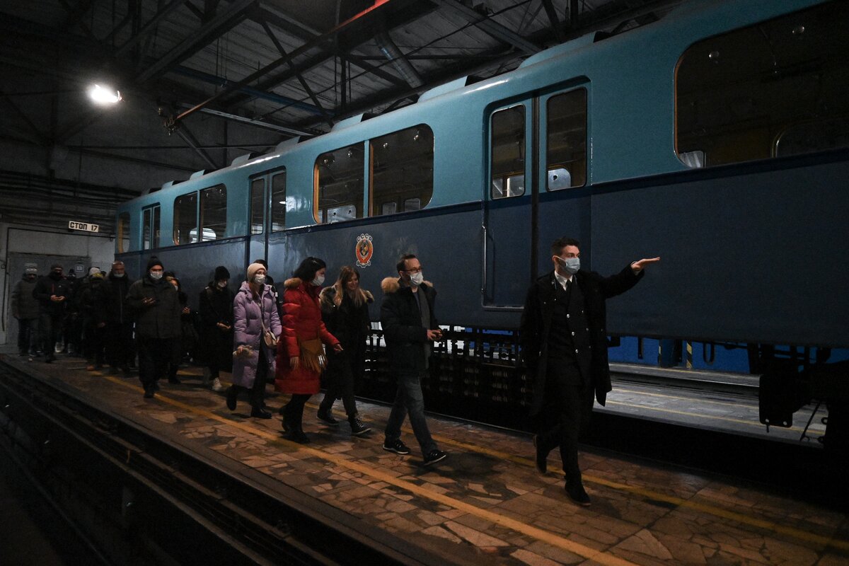 Ночь экскурсий. Ночные экскурсии в метро в Москве. Ночная экскурсия в метро. Экскурсия по ночному метро Москвы. Ночная экскурсия по метро в Москве.