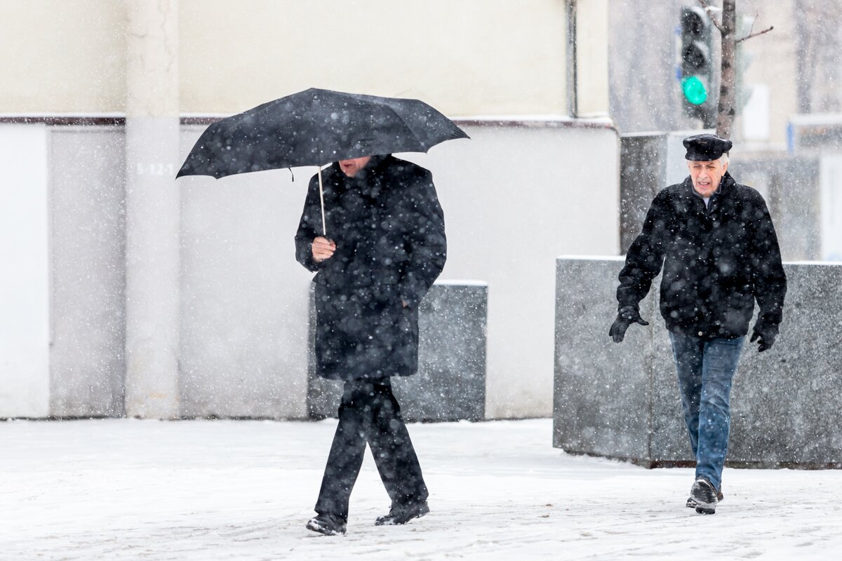 Свежие новости о погоде в москве. Мокрый снег. Плохая погода. Гололедица. Снегопад метель и гололедица.