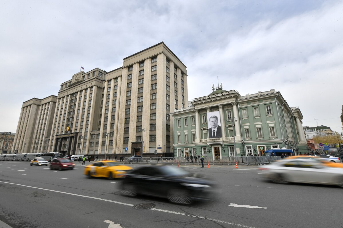 Москвичи пришли проститься с Жириновским к Дому союзов – Москва 24,  08.04.2022