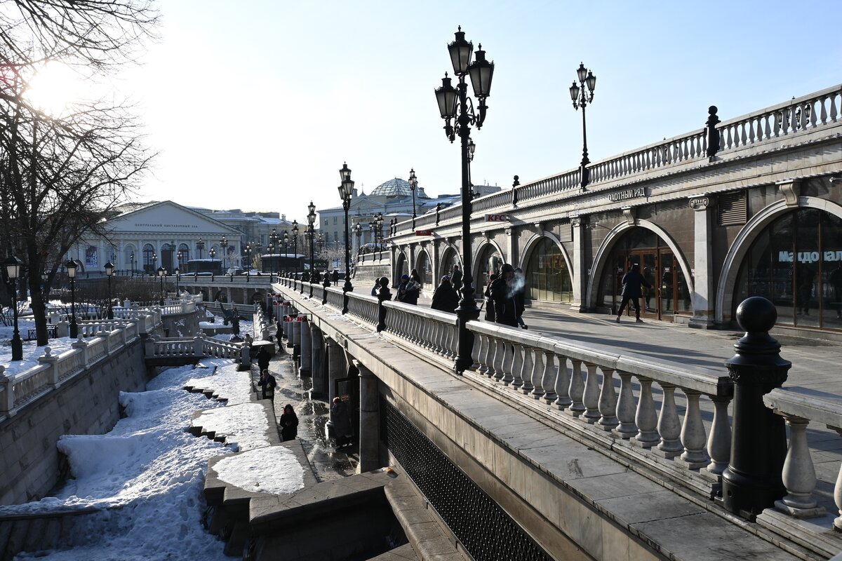 Москва 23.03 2024. Москва в феврале. Фото конец февраля в Москве. Москва март дождь. Как сейчас в Москве с погодой фото.