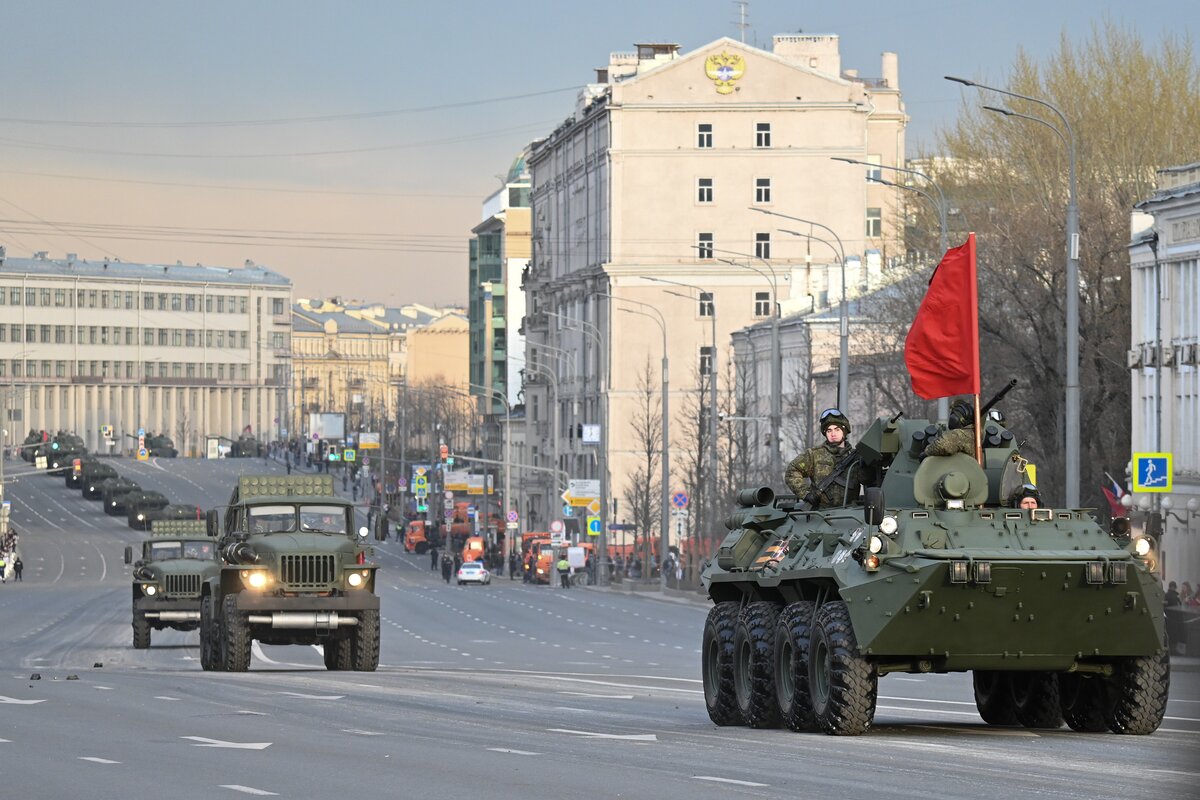 Военная техника проехала по улицам Москвы перед репетицией парада Победы –  Москва 24, 29.04.2022