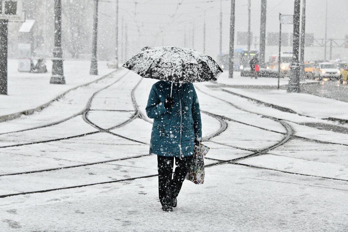 Next weather. Снег идет Москва. Метель в понедельник.