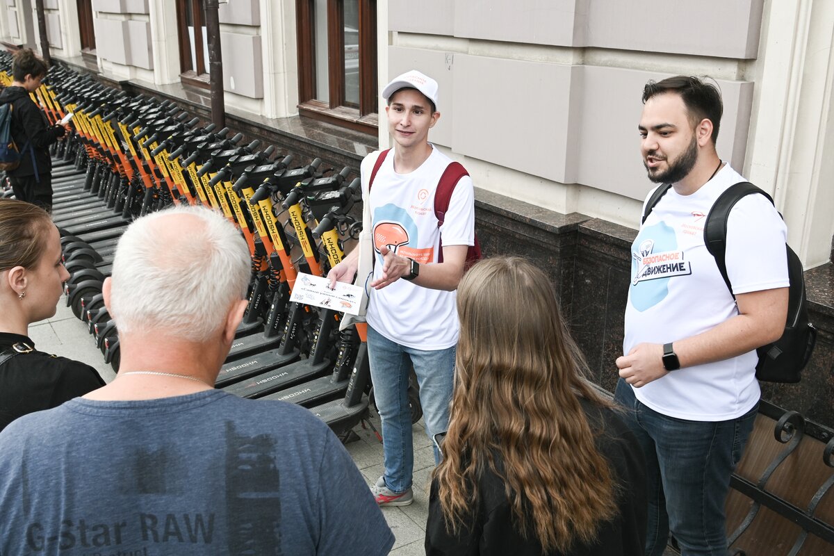 Включи moscow. Тусовка электросамокатчиков в Москве. Москва 8к.