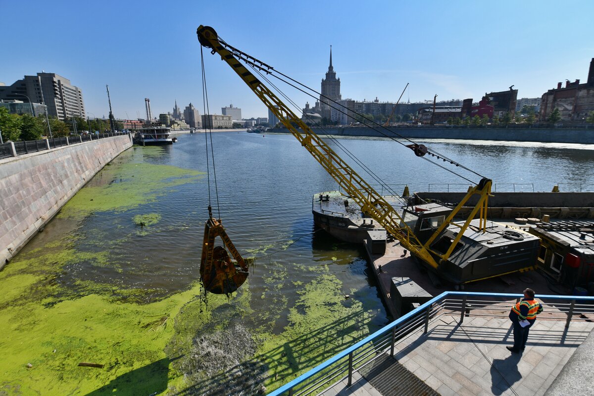 Очистка москвы. Реки Москвы. Мосводосток здание. Река Москва река. Река Москва под рекой.